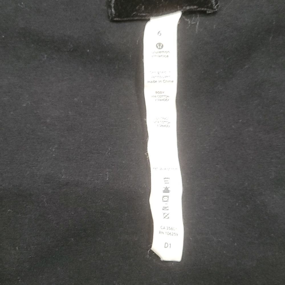 -‎ Lululemon flap jacket size 6. - Picture 9 of 12